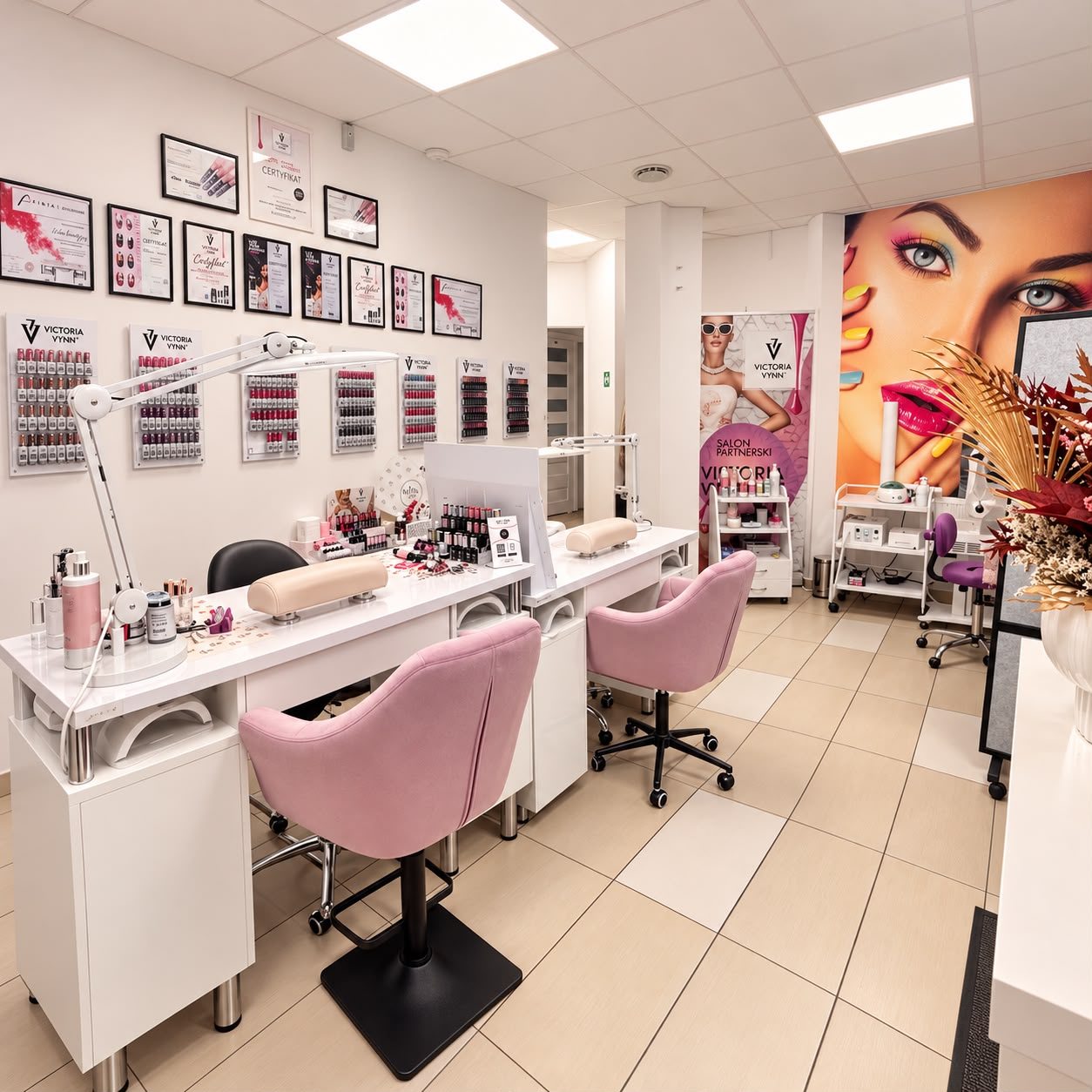 Recepcja i stanowiska w salonie M&M Beauty